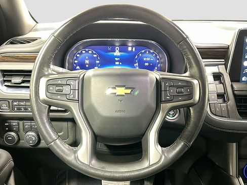 Used 2022 Chevrolet Suburban Premier image 11