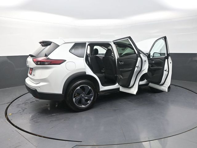 Used 2024 Nissan Rogue SV FWD image 45