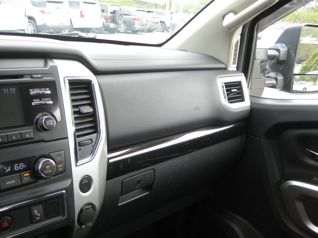 Used 2017 Nissan Titan SV AWD/4WD image 23