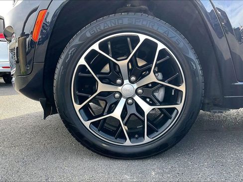 Used 2022 Jeep Grand Cherokee Summit AWD/4WD image 35