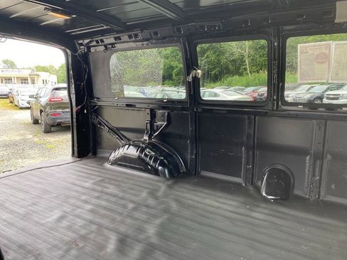 Used 2014 GMC Savana 2500 image 29