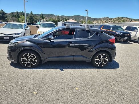 Used 2020 Toyota C-HR XLE FWD image 2