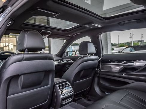 Used 2019 BMW 740i w/ M Sport Package RWD image 44