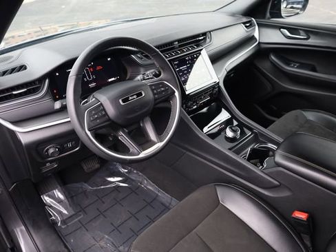 Certified 2024 Jeep Grand Cherokee L Laredo image 10