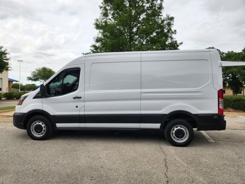 Used 2024 Ford Transit 250 148 Medium Roof RWD image 3