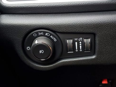 New 2026 Chrysler Pacifica Select w/ S Appearance Package FWD image 32