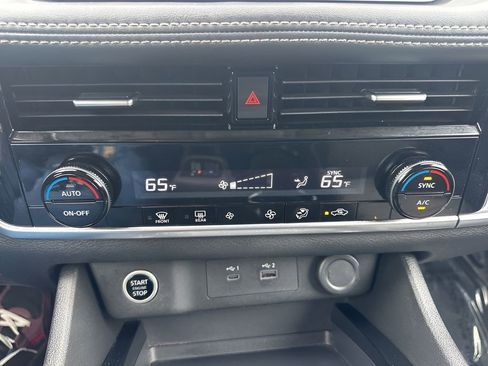 Used 2021 Nissan Rogue SV image 18