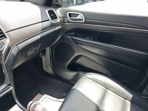 Used 2018 Jeep Grand Cherokee Limited AWD/4WD image 20