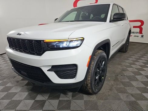New 2025 Jeep Grand Cherokee 4WD image 3