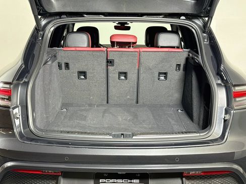 Certified 2023 Porsche Macan AWD/4WD image 27