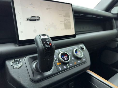 Used 2024 Land Rover Defender 130 X image 28