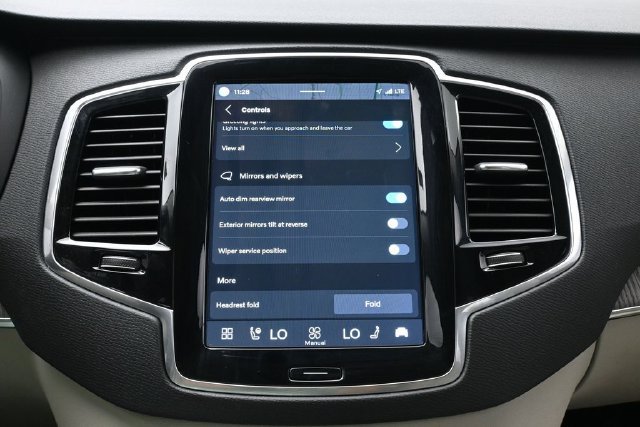 Used 2024 Volvo XC90 B6 Plus w/ Protection Package Premier AWD/4WD image 18