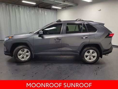 Used 2021 Toyota RAV4 XLE w/ Convenience Package FWD image 5