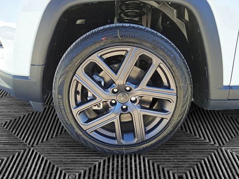 New 2026 Jeep Compass Latitude image 14