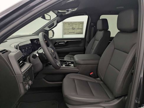 New 2026 Chevrolet Suburban LT image 17