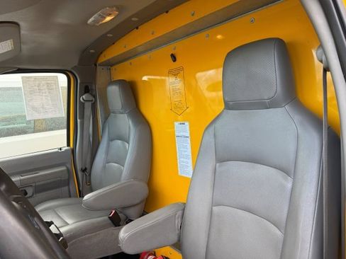 Used 2022 Ford E-350 and Econoline 350 Super Duty image 19