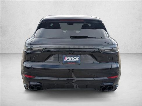 Used 2021 Porsche Cayenne Turbo image 5