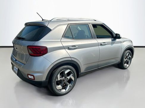 Used 2023 Hyundai Venue SEL FWD image 8