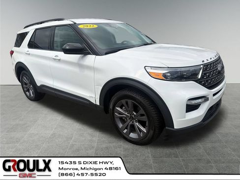 Used 2022 Ford Explorer XLT w/ Equipment Group 202A AWD/4WD image 8