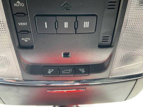 Used 2018 Jeep Grand Cherokee Limited AWD/4WD image 14