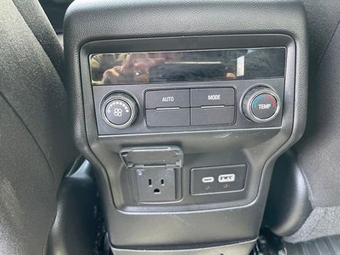 Used 2023 GMC Acadia SLE w/ Driver Convenience Package FWD image 28