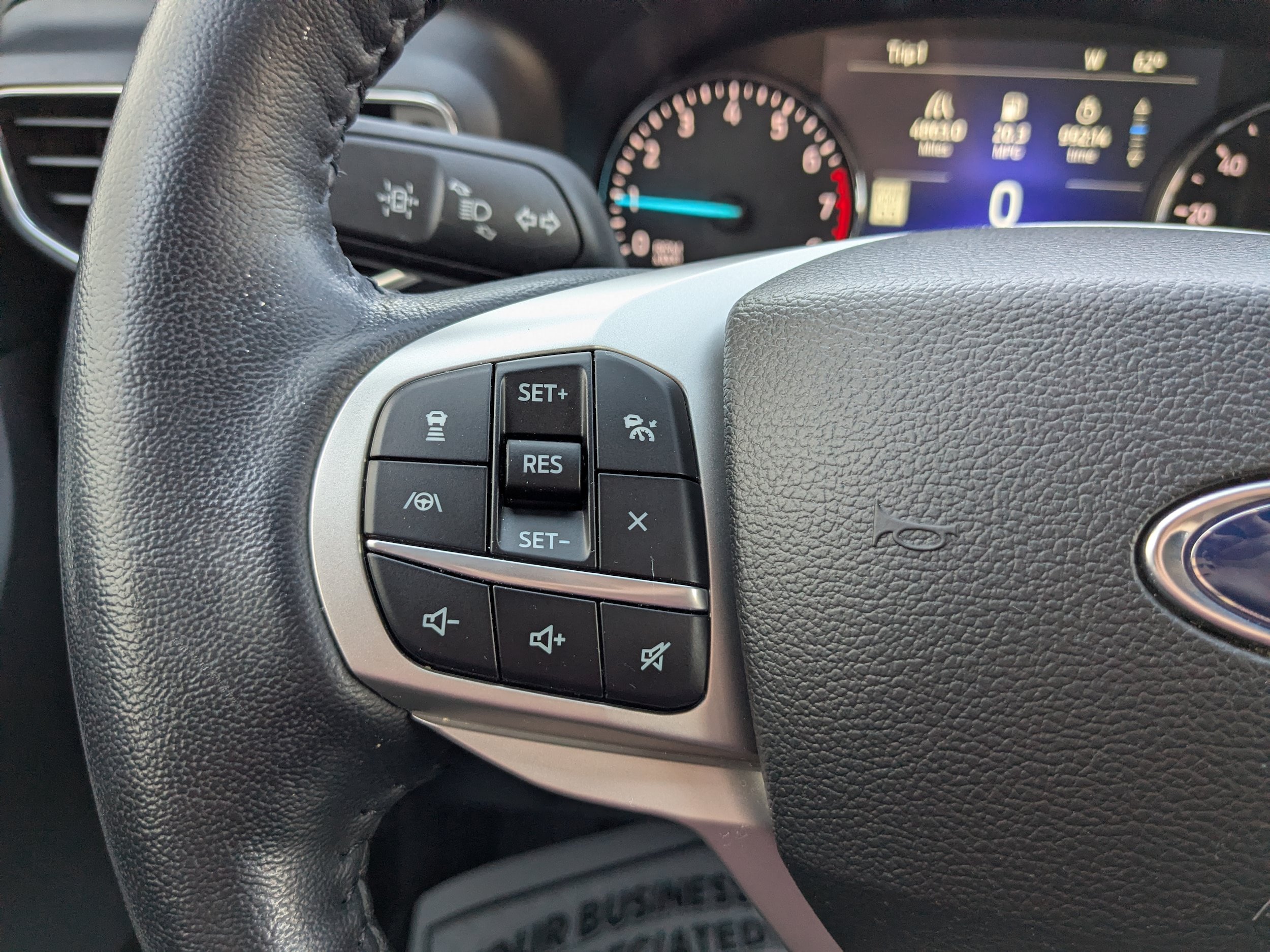 Used 2022 Ford Explorer XLT w/ Equipment Group 202A AWD/4WD image 23