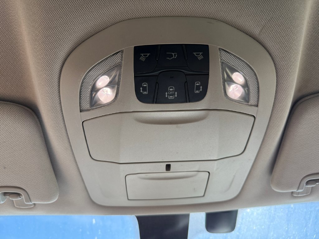 Used 2018 Chrysler Pacifica Touring-L FWD image 44