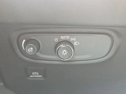 Used 2024 GMC Terrain SLE AWD/4WD image 26