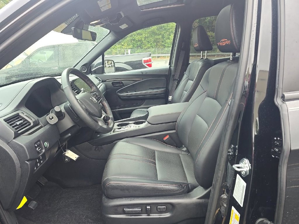 Used 2025 Honda Ridgeline TrailSport image 5