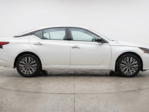 Used 2025 Nissan Altima 2.5 SV image 11