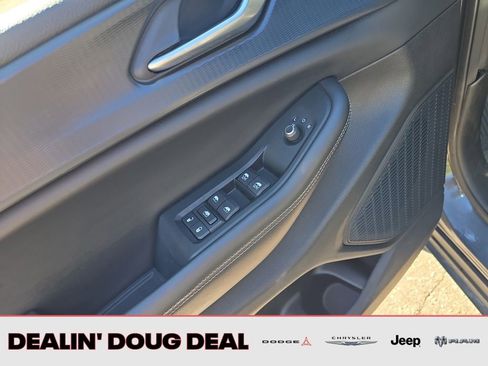 Used 2023 Jeep Grand Cherokee Altitude image 12