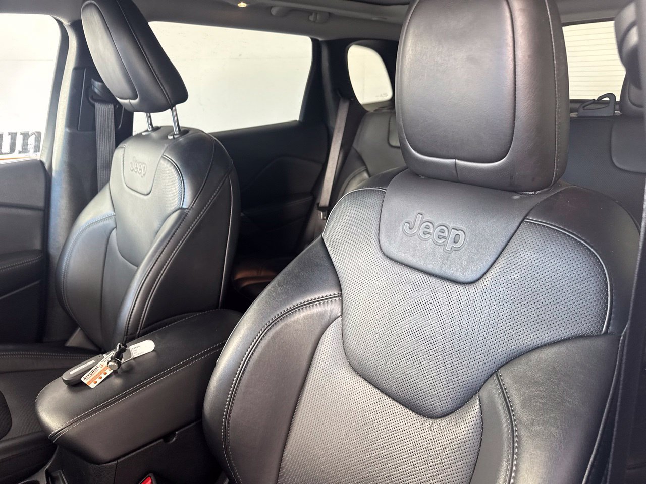 Used 2022 Jeep Cherokee Limited w/ Mopar Interior Package AWD/4WD image 10
