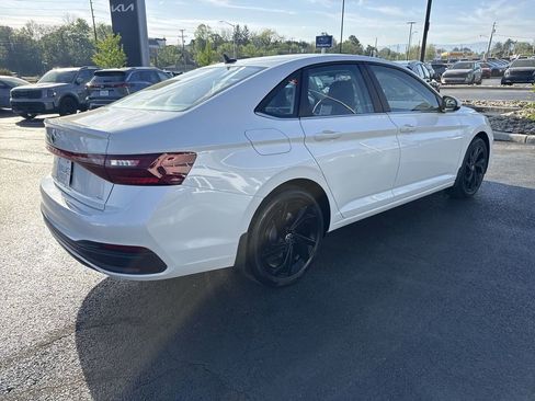 New 2026 Volkswagen Jetta SE FWD image 4