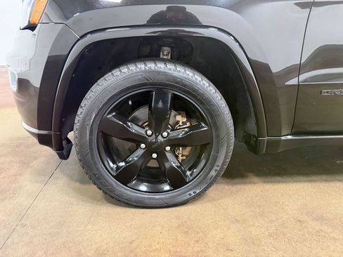 Used 2020 Jeep Grand Cherokee Altitude AWD/4WD image 86