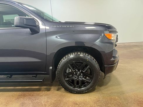 Used 2023 Chevrolet Silverado 1500 Custom image 32