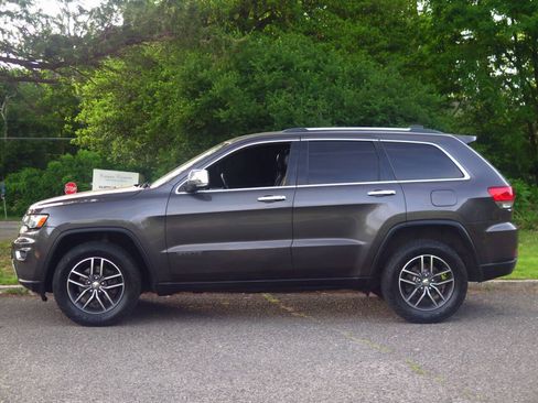 Used 2018 Jeep Grand Cherokee Limited AWD/4WD image 2
