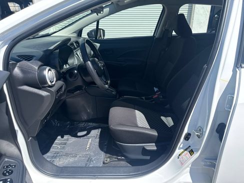 Used 2023 Nissan Versa S FWD image 9