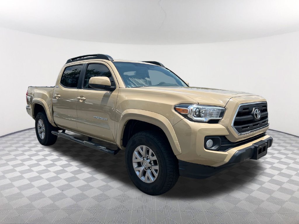 Used 2017 Toyota Tacoma SR5 w/ Tow Package RWD image 3