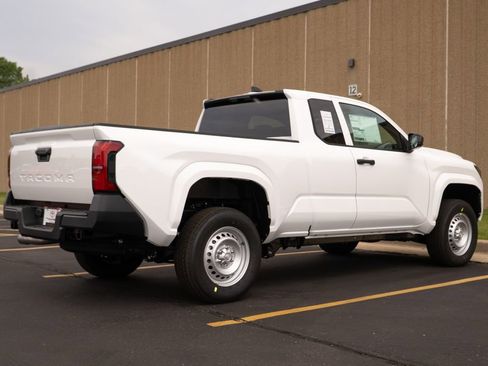 Used 2025 Toyota Tacoma SR image 7