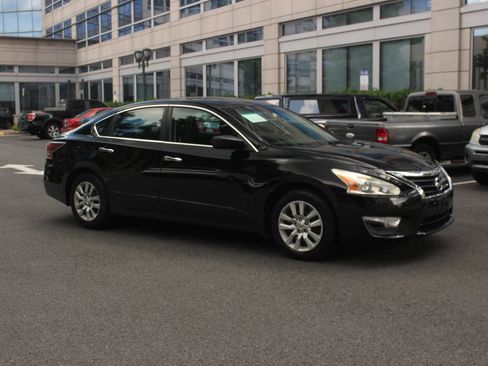 Used 2015 Nissan Altima 2.5 S w/ Power Driver Seat Package FWD image 2