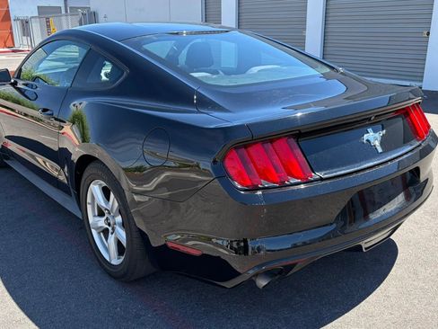 Used 2016 Ford Mustang Coupe image 3