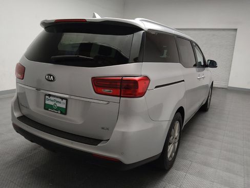 Used 2019 Kia Sedona EX FWD image 7