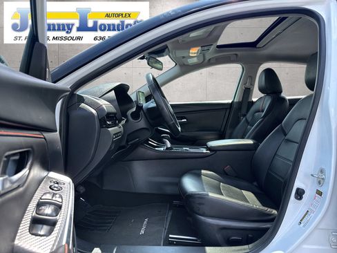 Used 2025 Nissan Sentra SR w/ SR Premium Package FWD image 10