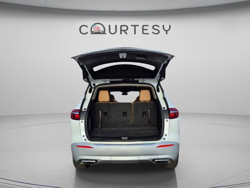 Used 2018 Buick Enclave Essence FWD image 11