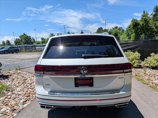 Certified 2024 Volkswagen Atlas SEL Premium R-Line AWD/4WD image 4