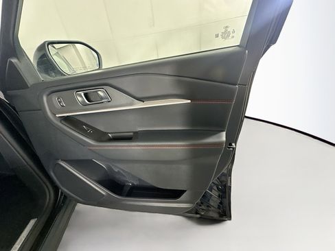 Used 2025 Ford Explorer ST-Line image 34