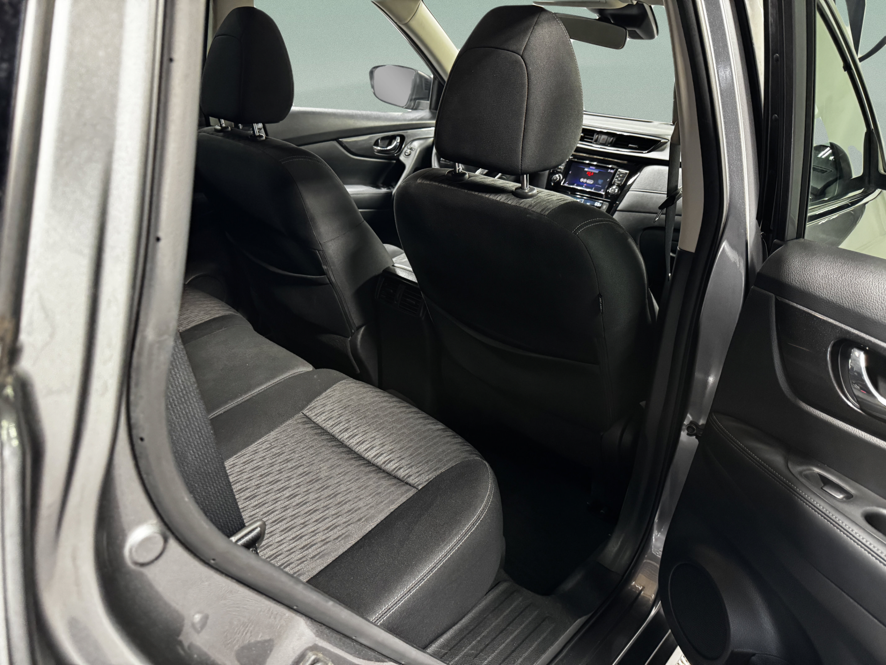Used 2019 Nissan Rogue SV FWD image 12