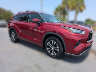 Used 2020 Toyota Highlander XLE AWD/4WD video 2