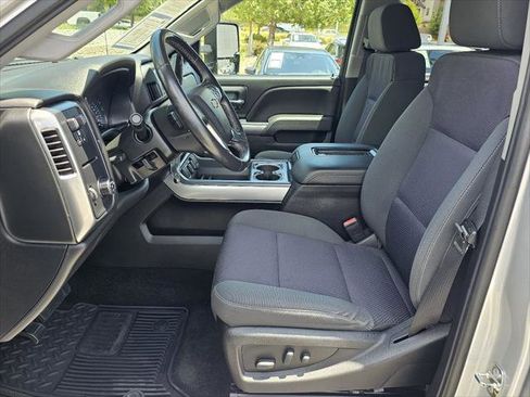 Used 2018 Chevrolet Silverado 2500 LT w/ LT Convenience Package RWD image 2