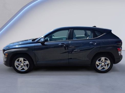 Used 2024 Hyundai Kona SE FWD image 2